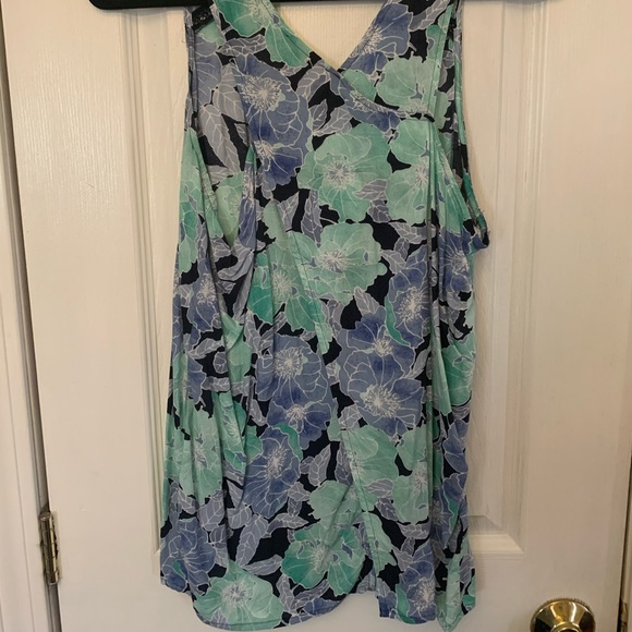 Ann Taylor Loft Top - Picture 3 of 3